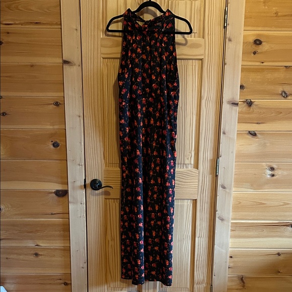 Black and red floral dress - Picture 1 of 9